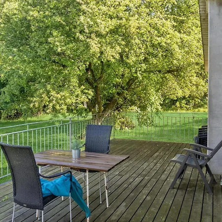 Prázdninový dům 2 Bedroom Awesome In *