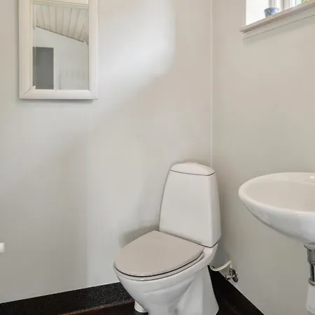 2 Bedroom Awesome In Prázdninový dům