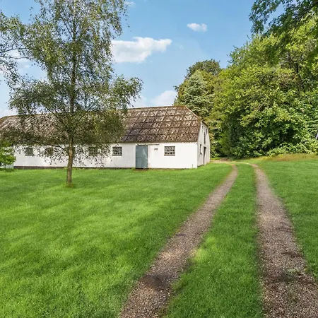 Prázdninový dům 2 Bedroom Awesome In Give